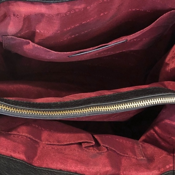 MARC JACOBS Black Satchel Crossbody Raspberry Interior w Central Zipping Pocket - Picture 3 of 16